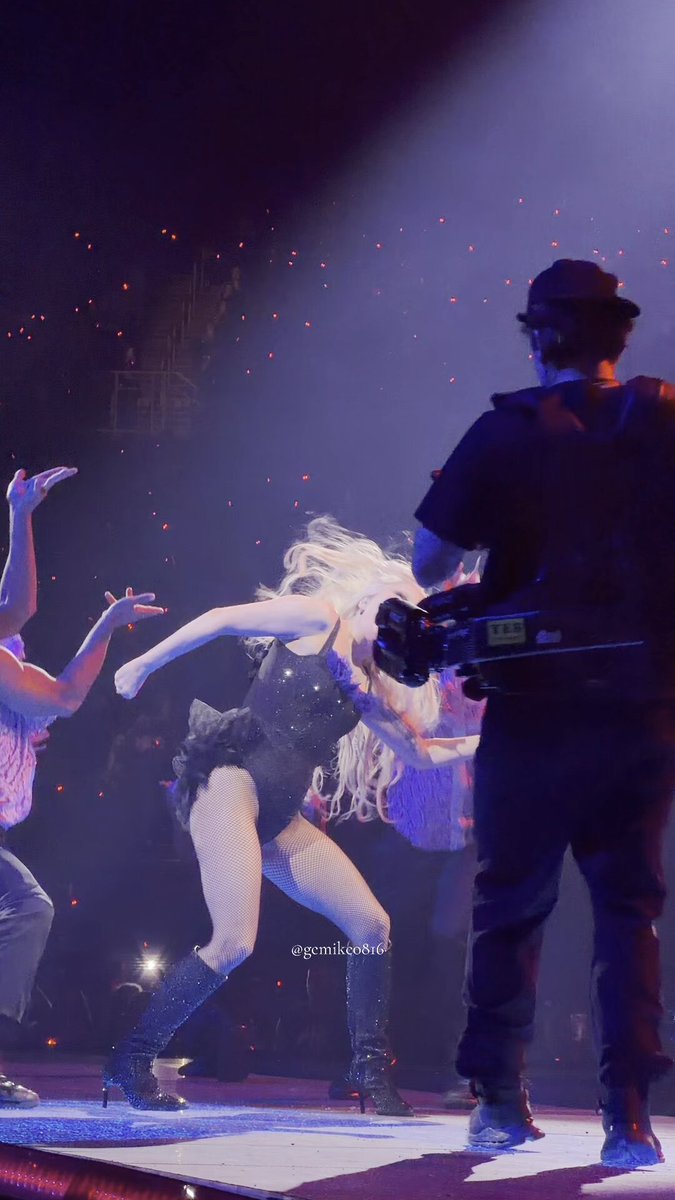lembrando que as chances da gaga odiar as gravações da mayhem ball e engavetar tudo são grandes… vamos lembrar das gravações da Joanne ball tour