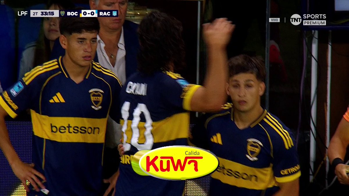 🗣️SILBADO EDINSON CAVANI en su salida de la cancha en #Boca.