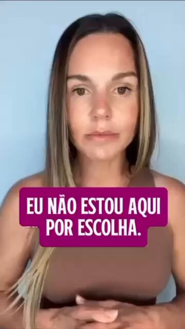 Novo capítulo da procuradora brasileira que quer trabalhar por vídeo direto dos Estados Unidos. Ela fala em “decisões difíceis”. Fala em prioridade. Fala em proteger as filhas. Mas estamos falando da esposa de Alexandre Ramagem, um foragido da polícia brasileira! Entre discurso e prática existe uma distância enorme. Quando se ocupa cargo público, a vida privada deixa de ser só privada. Escolher sair do país para acompanhar o marido em meio a esse cenário e, ao mesmo tempo, querer manter o cargo como se nada estivesse acontecendo, não é exatamente a aula de responsabilidade que se espera. Família não é discurso. É exemplo. E exemplo não é o que se posta. É o que se vive. Quando será exonerada?