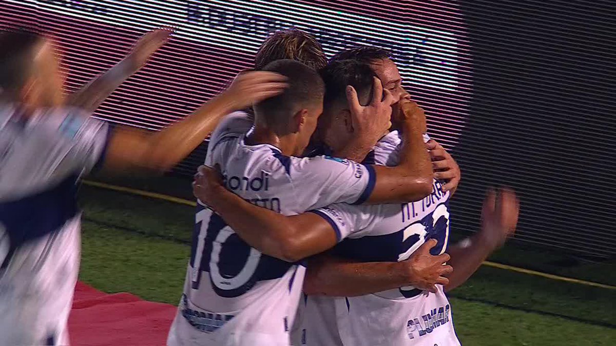 ¡PERO QUÉ GOLAZO, POR FAVOR! Jugadón individual de Steimbach para asistir al Chelo Torres que puso el 1-0 con el que Gimnasia de La Plata derrotó a Gimnasia de Mendoza. 🇦🇷 #TorneoApertura