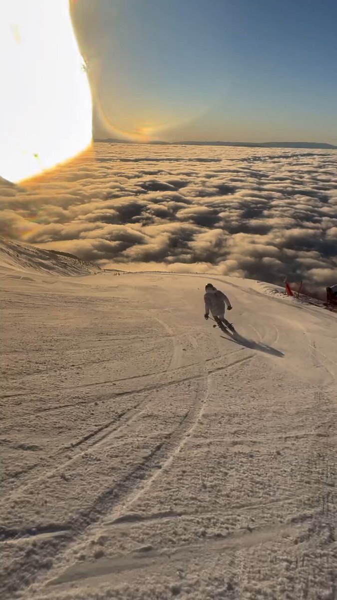 Skiing fixes everything 🏔️📷 🌄