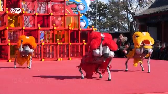在中国欢庆农历新年的活动中，也贯穿着高科技元素。对于一个由政府主导、人工智能机器人🤖成为主角的未来，中国民众有何看法？