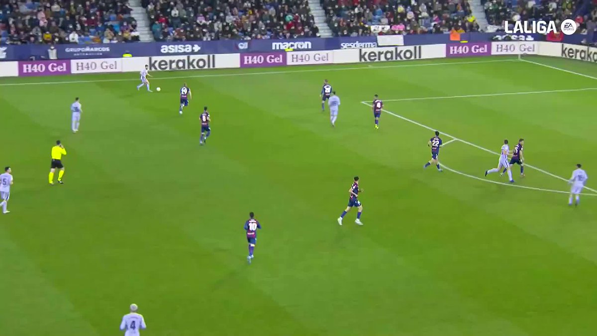 Trademark goal. Luuk de Jong. 🔥 #BarçaLevante