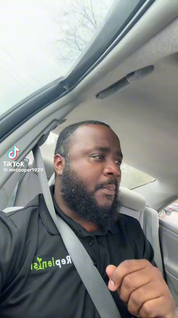 This woman saved for months to get away from her abusive husband. This uber driver took her to the airport and his excitement for her is contagious. Love to see it.🤏🏾🤏🏾