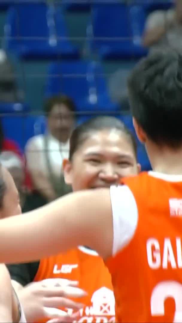 ARA-t, G ✨ Ara Galang scores the winning back-row point for the Farm Fresh Foxies, securing back-to-back victories after a straight-set triumph over the ZUS Coffee Thunderbelles in the 2026 PVL All-Filipino Conference. #PVL2026 #TheHeartofVolleyball
