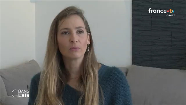 Une équipe de #Cdanslair a rencontré une ancienne mannequin française qui est parvenue à se sortir des griffes de Jeffrey #Epstein. 🎥Témoignage recueilli par Julie Ricco et David Lemarchand
