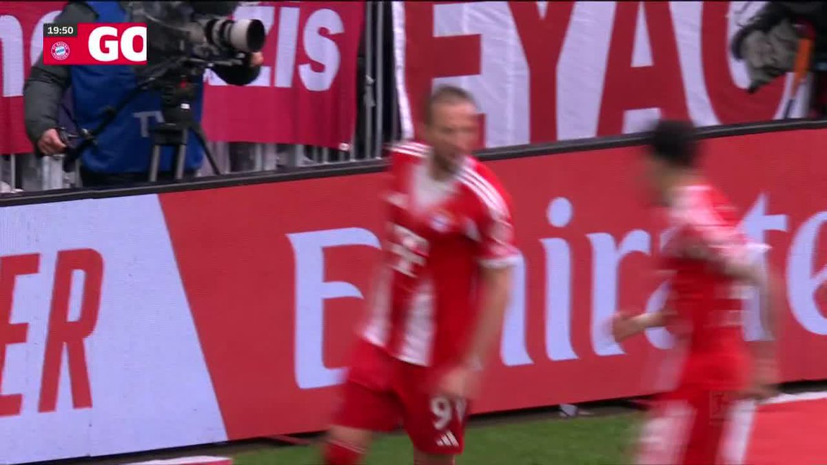 Harry Kane with his 27th Bundesliga goal this season to extend Bayern’s lead! 🔥