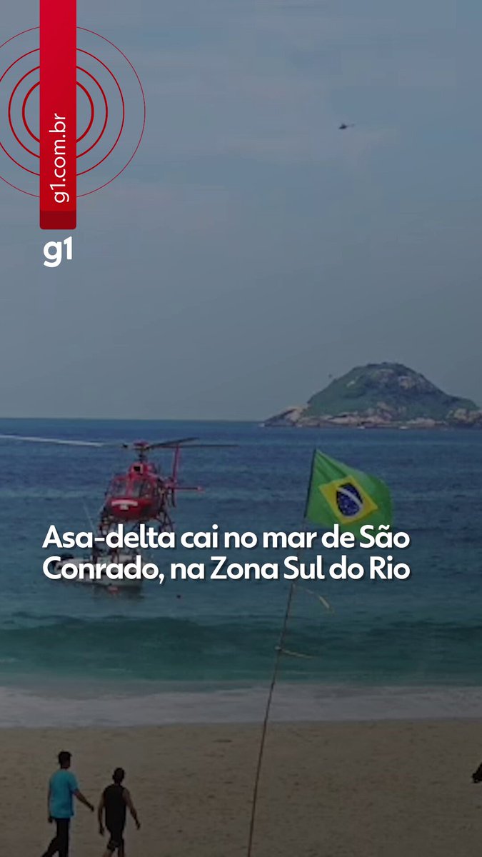 Asa-delta com 2 pessoas cai no mar em São Conrado, no Rio
