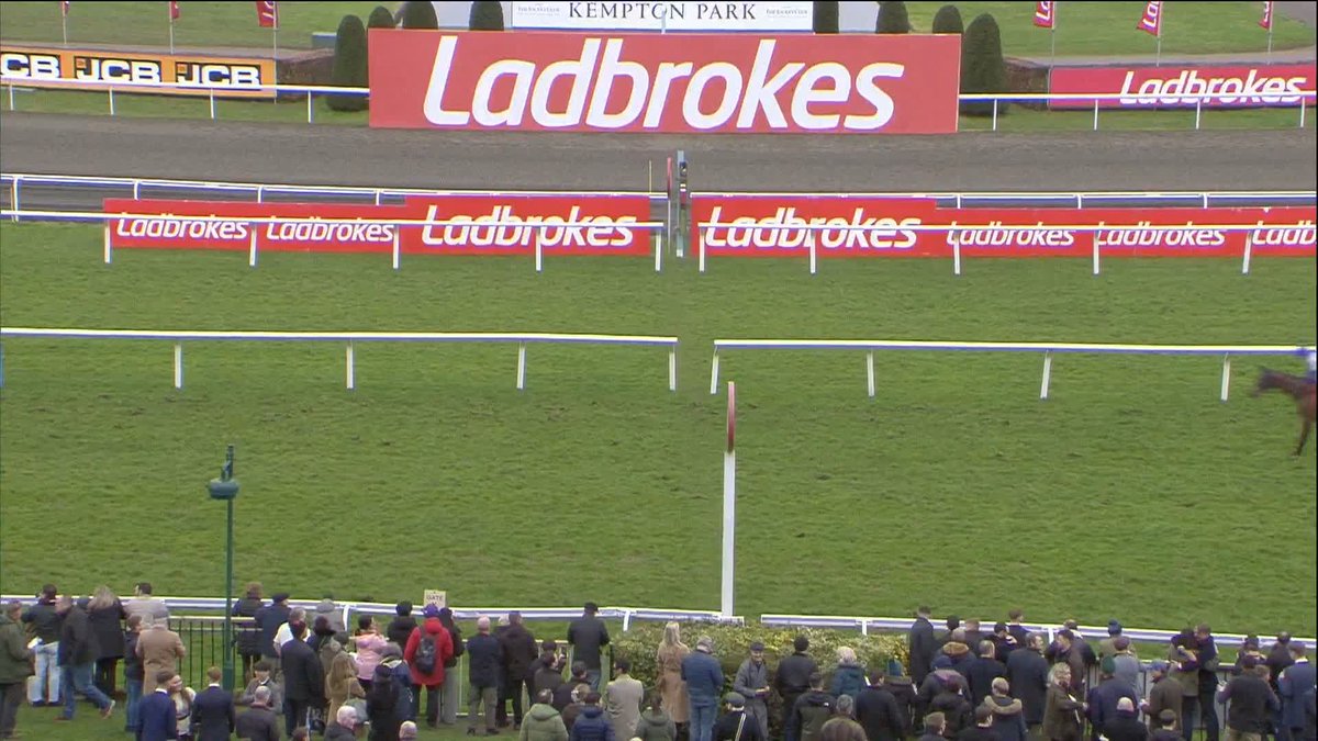 Klub De Reve wins the Ladbrokes Dovecote Novices' Hurdle💪🏆 Let's go team Derham👏 #ITVRacing | Harry Derham