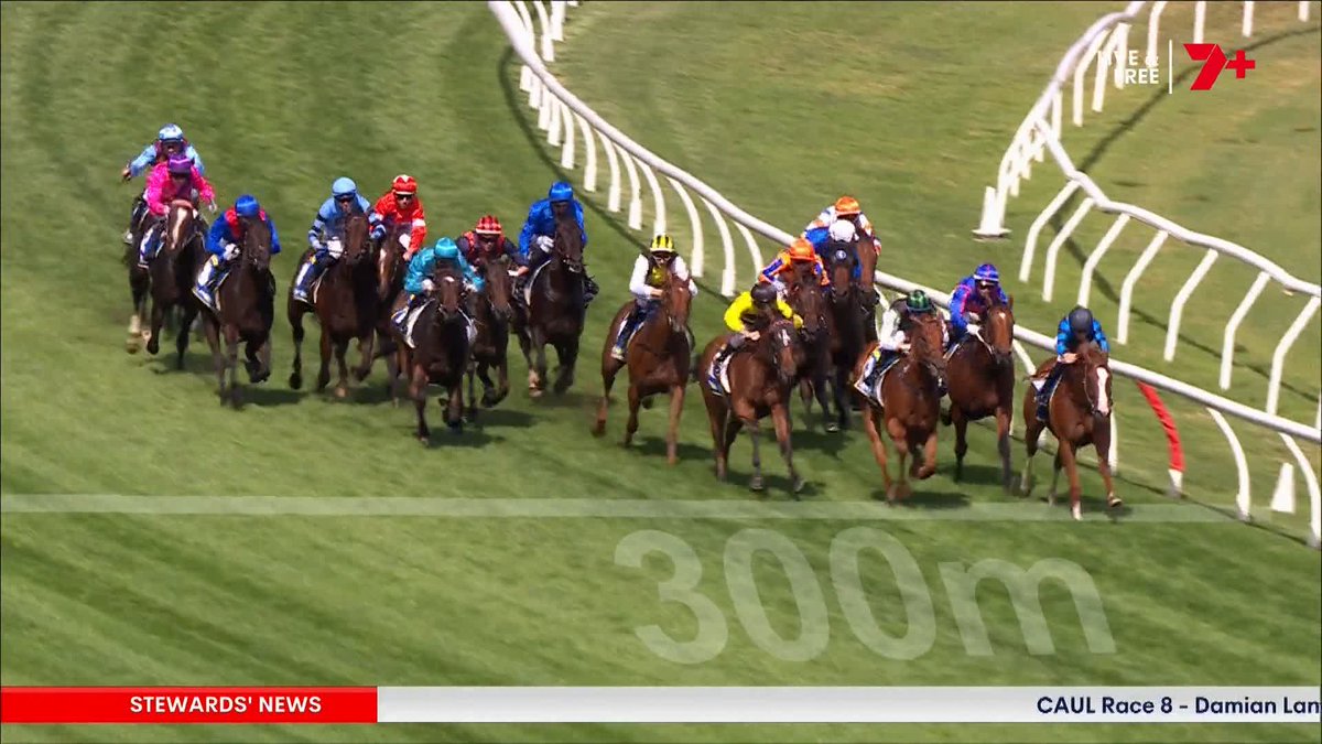 【海外競馬】 21日の🇦🇺豪2歳G1ブルーダイヤモンドSで、D.レーン騎手騎乗のエターナルウォリアー(6着/赤色の勝負服)が斜行。レーン騎手は3月1日から18日まで騎乗停止に。 🎥 7HorseRacing 🐎