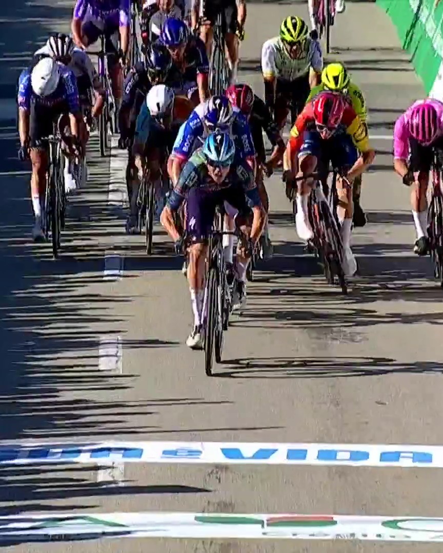 🇫🇷 Paul Magnier trop puissant ! Le Français impose sa loi au sprint et s'adjuge la 4e étape du Tour d'Algarve, son deuxième succès cette année ! #LesRP #VoltaAoAlgarve