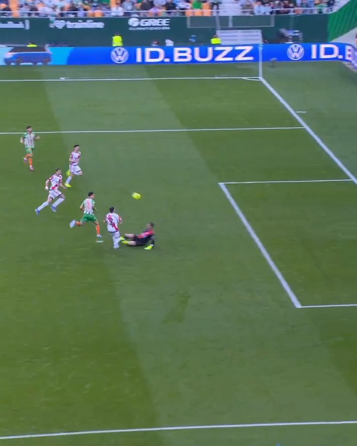 🚧Augusto Batalla. El MURO del Rayo Vallecano. RealBetisRayo | LALIGAHighlights