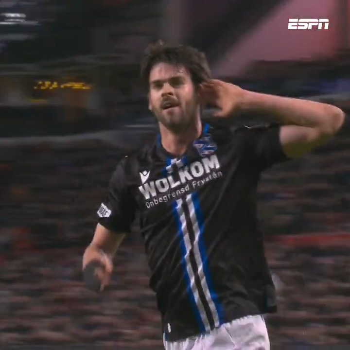 Lasse Nordås scoort op spectaculaire wijze en zet sc Heerenveen verrassend op 0-1! 😍🚲 #psvhee