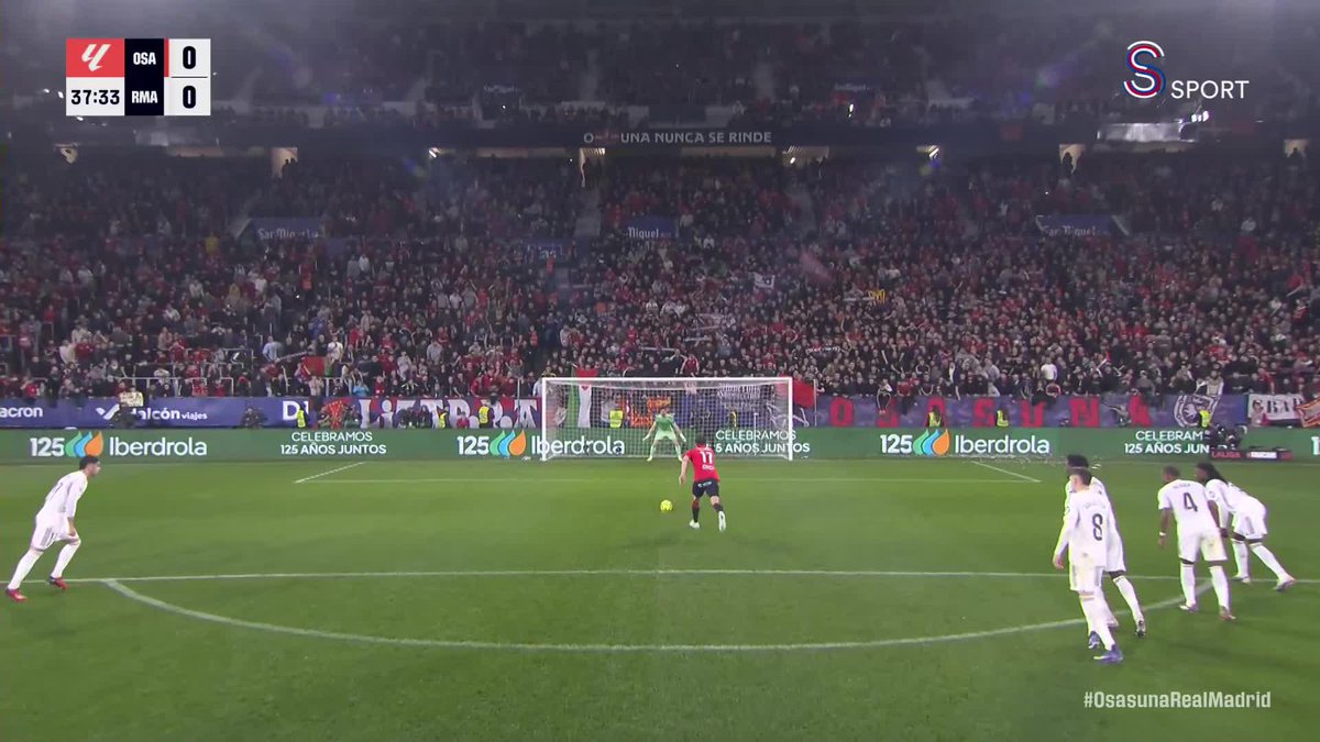Real Madrid, Ante Budimir'in penaltı golüyle Osasuna deplasmanında ilk yarıyı 1-0 geride bitirdi.
