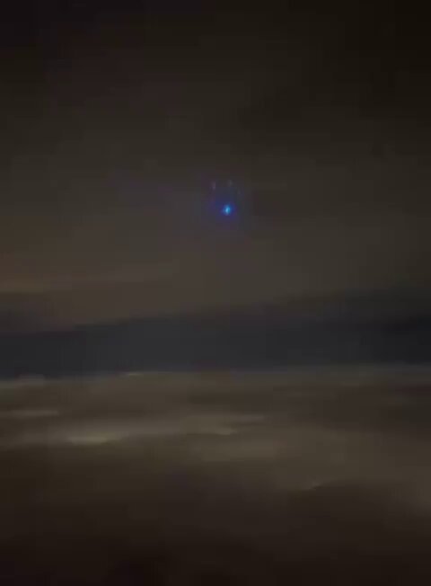 A plane passenger captured on video two UFOs leaving a portal over Atlanta. UFOs entering and exiting interdimensional portals🧐🤔