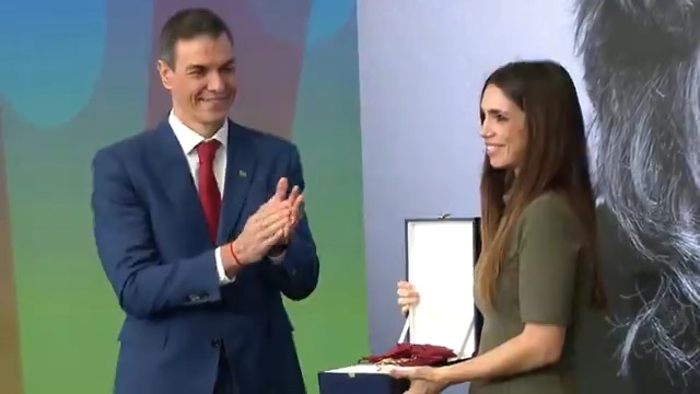 El presidente del Gobierno, Pedro Sánchez, ha presidido el acto con el que se ha cerrado el Año del Pueblo Gitano. ✅ Este homenaje ha reunido a personalidades de la cultura, la política, la universidad y la acción social. Más información ⬇️