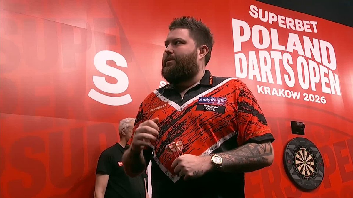 SMITH WINS A THRILLER! Michael Smith, 18 years on from their first ever contest, beats Joe Cullen in a thrilling last-leg decider, as Bully Boy pins the 96 checkout to win 6-5! 📺 #ET1