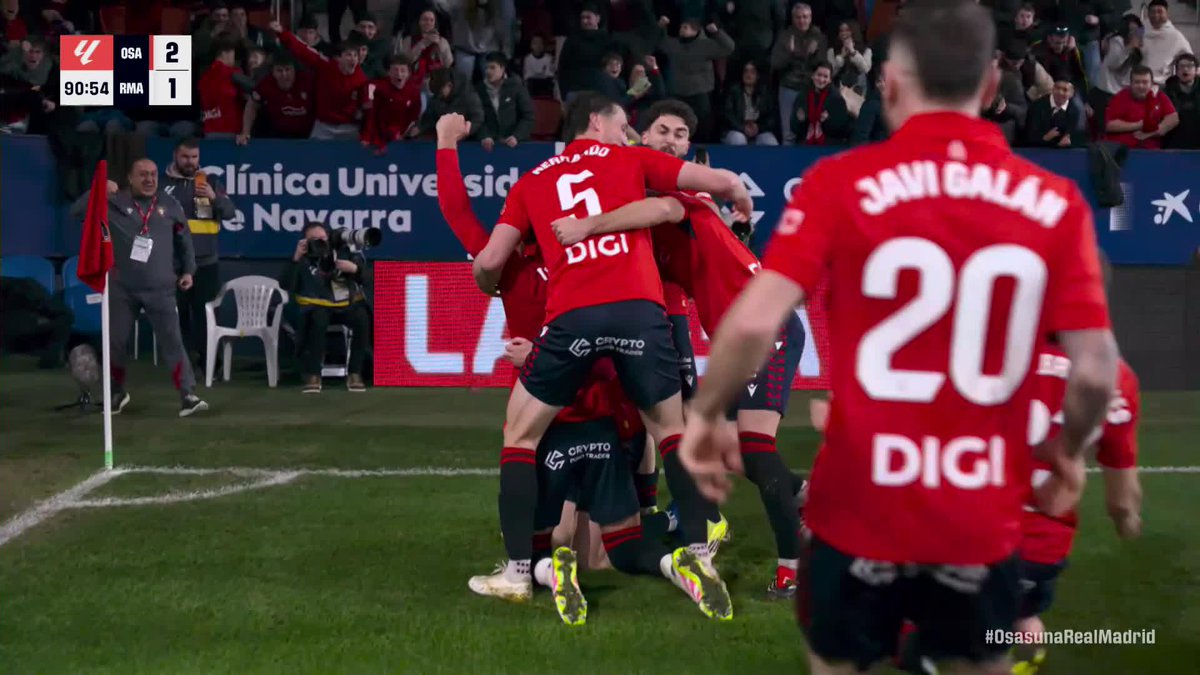 The SCENES as Osasuna score to beat Real Madrid in the dying moments of the game…👏