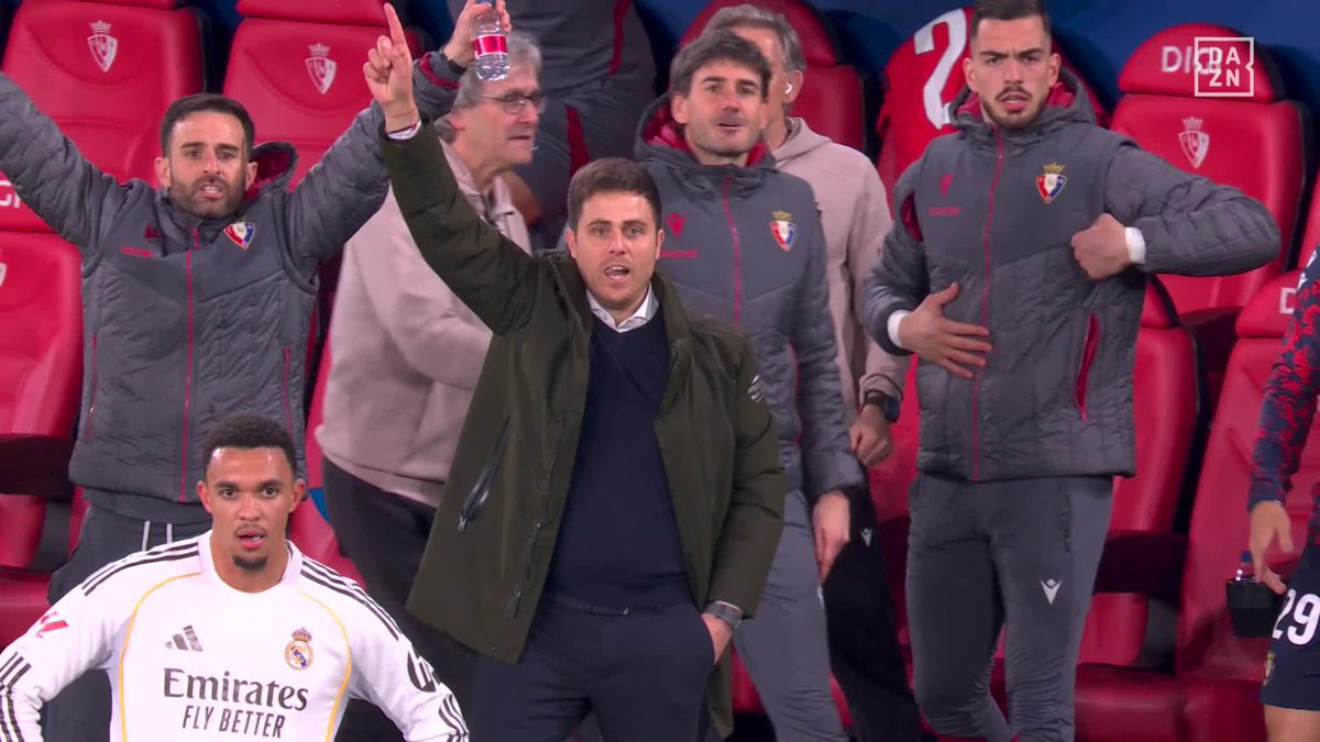 ¡La euforia de Alessio Lisci tras el GOLAZO de Raúl García de Haro!💥 #LALIGAenDAZN ⚽️