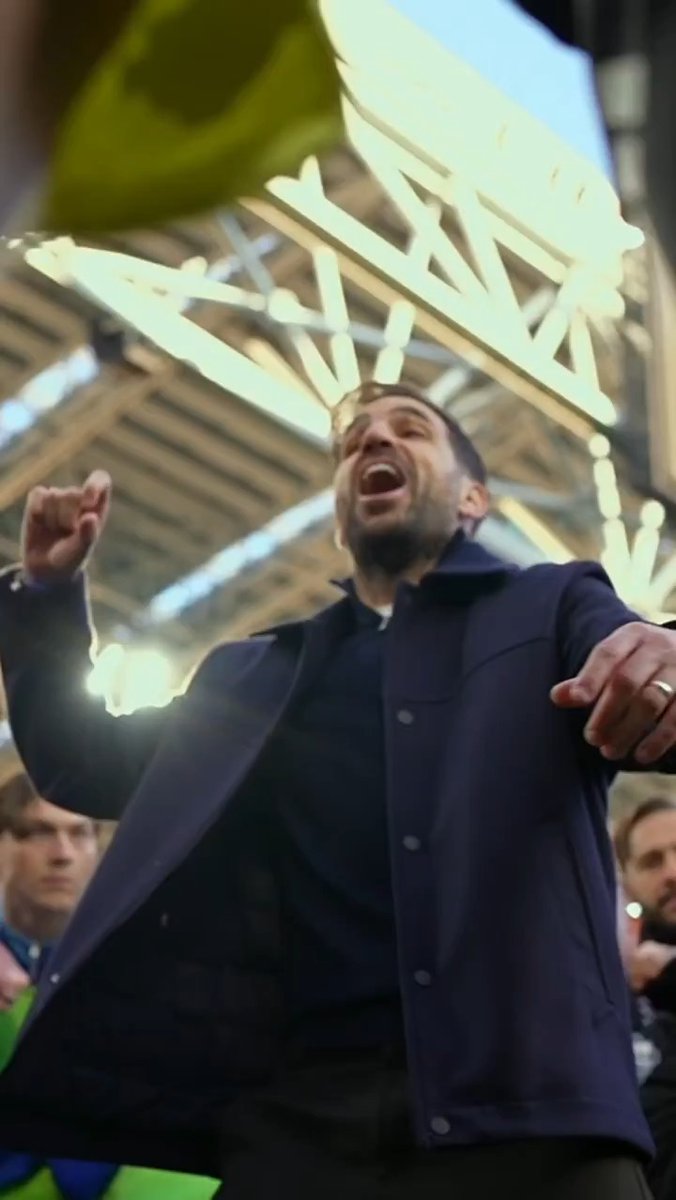 Fabregas 🫂🗣️ Como Il discorso sulla 𝒄𝒍𝒂𝒔𝒔𝒊𝒇𝒊𝒄𝒂, poi fa un 𝒓𝒆𝒈𝒂𝒍𝒐 ai suoi 🎁🥳🔋 #Fabregas #Como #DAZN