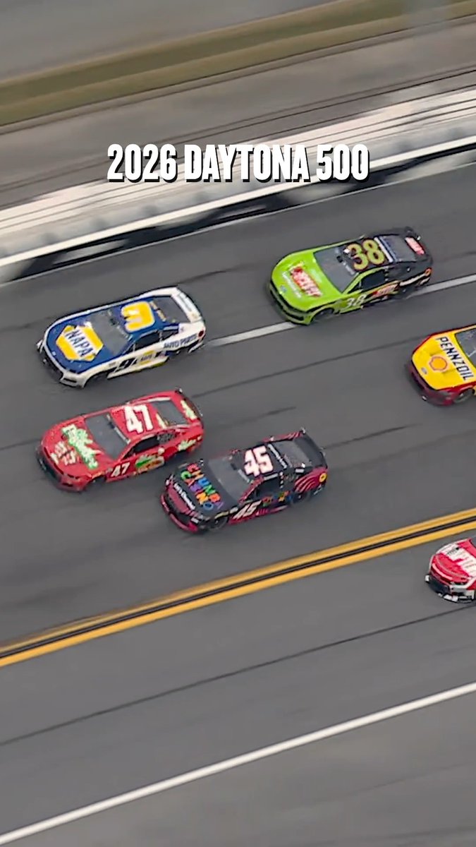 Exciting racing down to the last lap. 🤯
