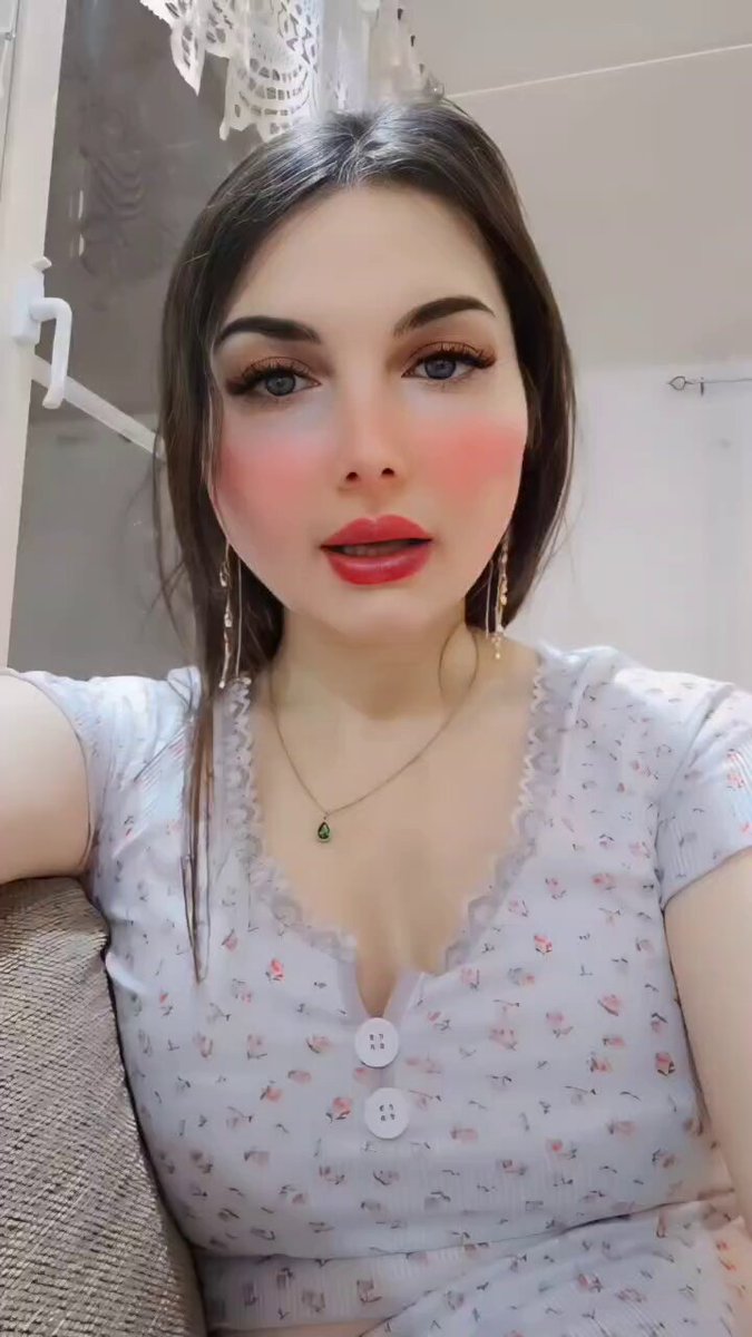 أنا أتفهم إذا الرجال تهجموا علي، ولكن لماذا النساء يتهجمن وما هي الأسباب؟ #ملك_الصواف #malaksawaf