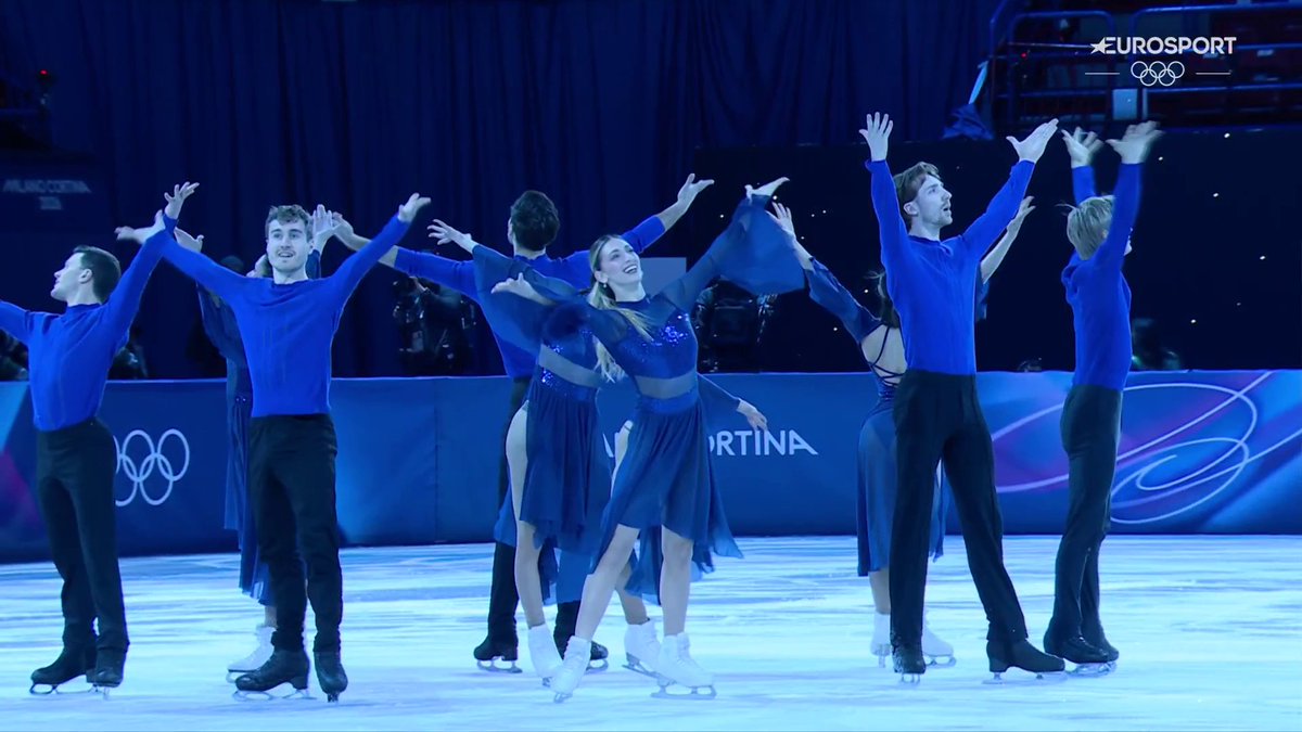 CHE EMOZIONE! Tutti gli italiani del pattinaggio si sono esibiti insieme sulle note da brividi del ‘Nessun Dorma’ di Luciano Pavarotti. E anche il team azzurro dà spettacolo, meritandosi la standing ovation del pubblico presente al Forum di Assago!