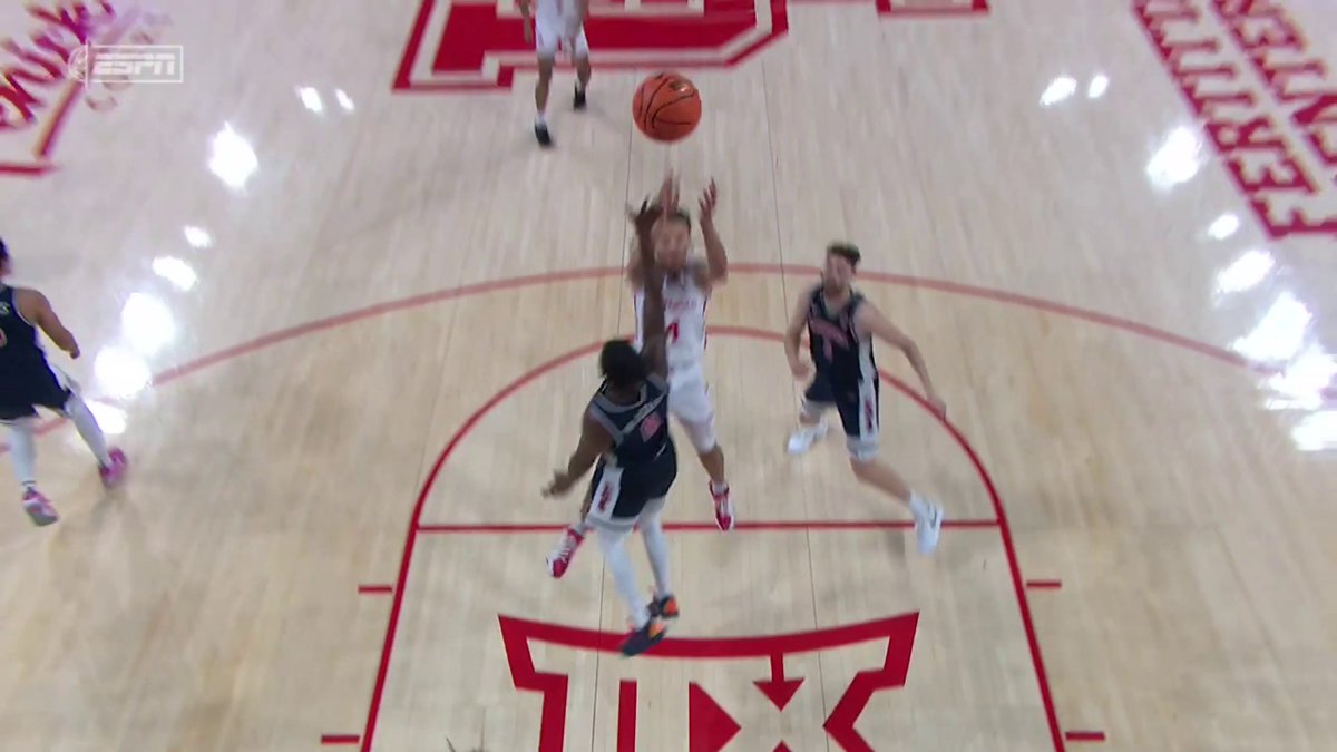 KINGSTON FLEMINGS AND-1 GOT THE HOUSTON CROWD GOING 🔥 We've got ourselves a game on ABC and the ESPN app 👀