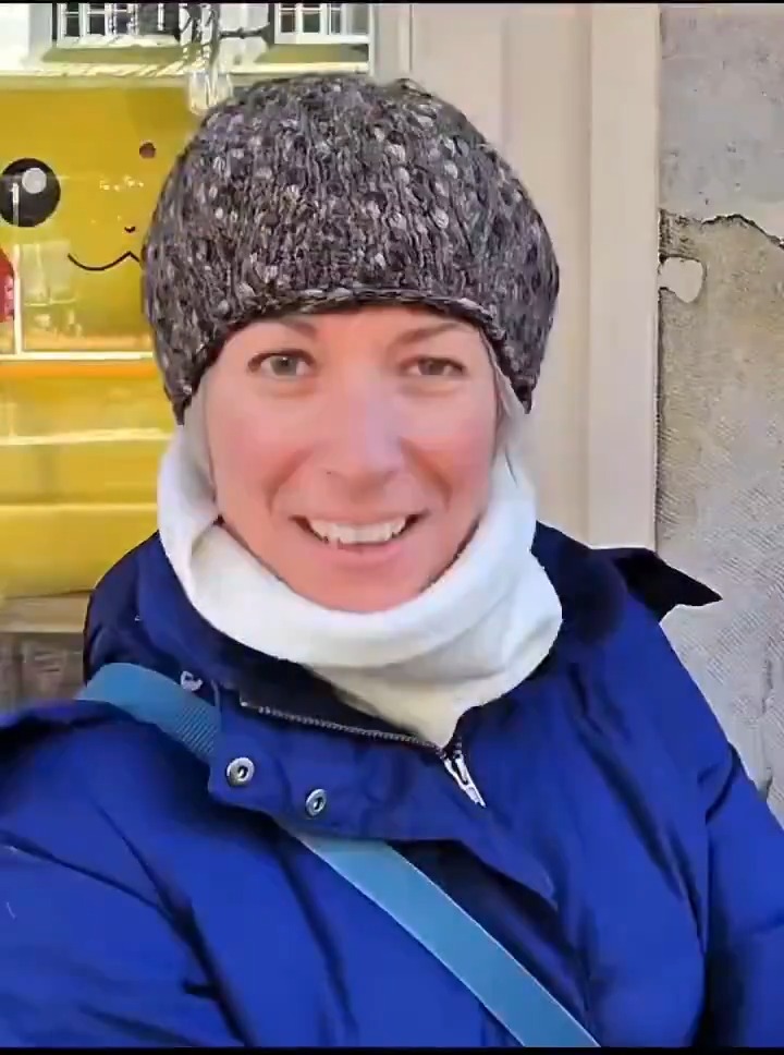 Pizza enthusiast in Canada thinks he sees his old pizza delivery girl, Ghislaine Maxwell... 👀 #pizza #epstein #canada #quebec