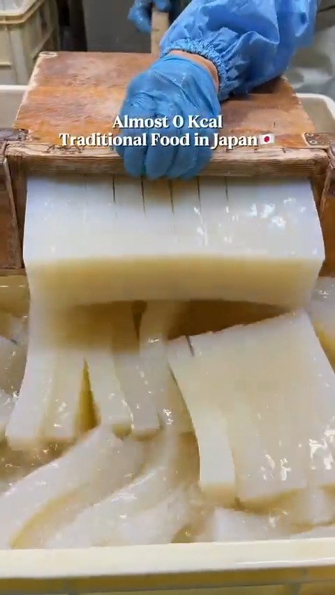 There's this Japanese food with almost zero calories, made from the konjac root. Called konnyaku, it's a traditional favorite for adding volume and texture to dishes without the extra calories.