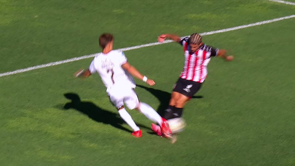 ESTO FUE LATERAL PARA BARRACAS... ¡¡ERA PARA EL OTRO LADO, JUEZ!!