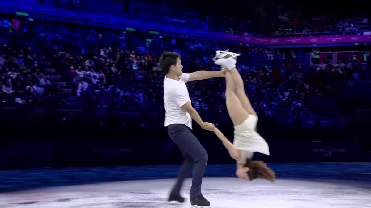 I campioni olimpici Miura e Kihara sono uno spettacolo! Mettono in scena una delle performance più belle della serata sulle note di 'Can't Stoop the Feeling' di Justin Timberlake