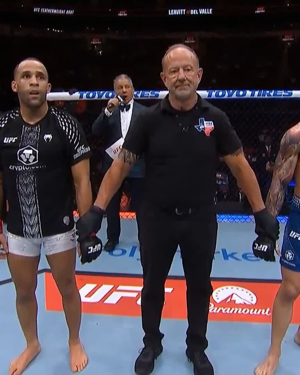 Grappling, grappling, and more grappling! Jordan Leavitt gets the win in his first fight at featherweight! [ #UFCHouston | LIVE on Paramount+ ]