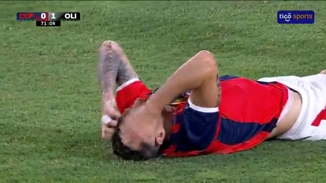 ¡LO QUE SE PERDIÓ! 🤦♂️La pelota le quedó en el área a Pablo Vegetti, pero el Pirata, que vino con chapa de goleador, pateó muy arriba. ⏱️El superclásico sigue 1-0 a favor de Olimpia. 📺Tigo Sports #AperturaAPF2026 ▶️Viví el #ClásicoTigoSports por