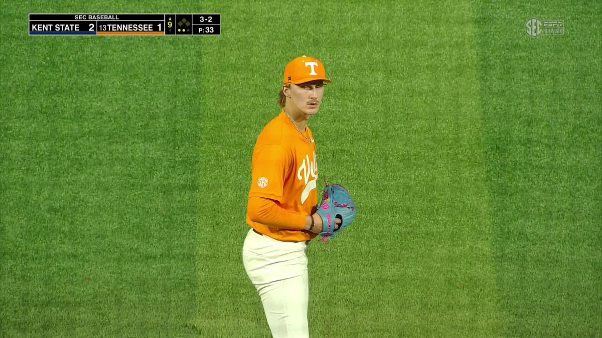 Big-time stuff from Arv! To the bottom of the ninth we go. Get those rally caps on! 📺 #GBO // #OTH