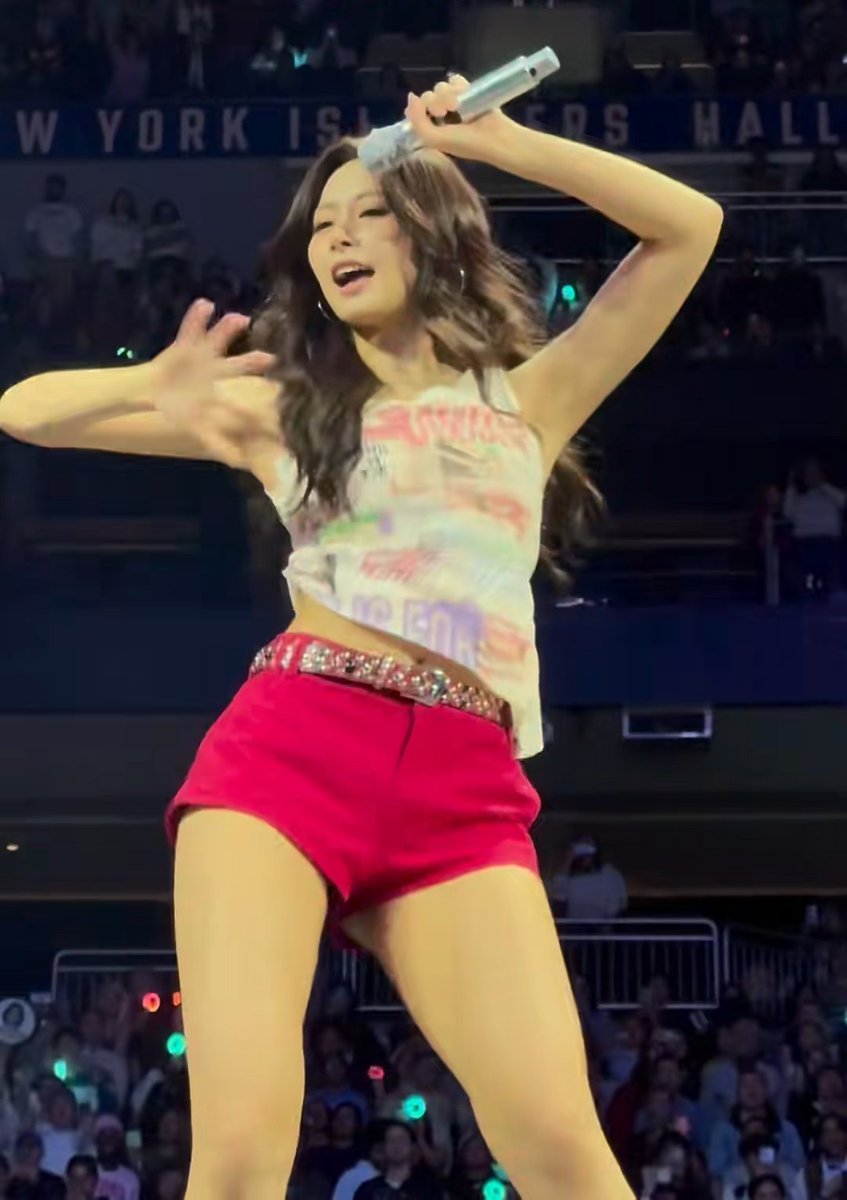 TZUYU IS SO FINE IN THE RED SHORTS