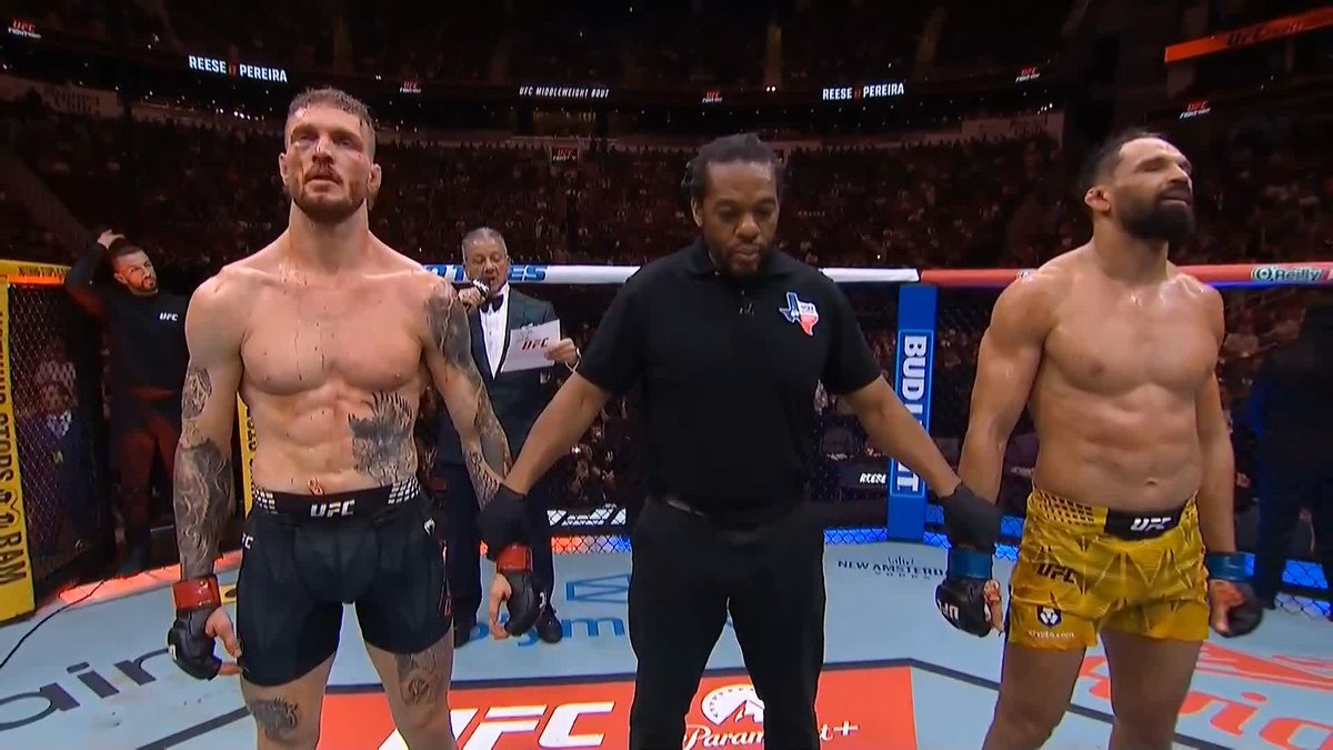His 10th UFC win 💪 @UFCPereira gets the split-decision victory! [ #UFCHouston | LIVE NOW on @ParamountPlus ]