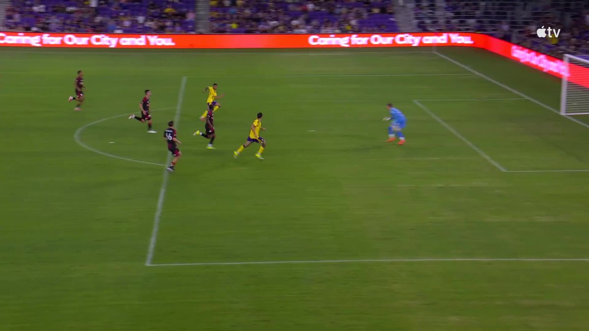 Tiago, ex-Bahia, estreou na MLS marcando um gol na derrota do Orlando City contra o NY Red Bulls.