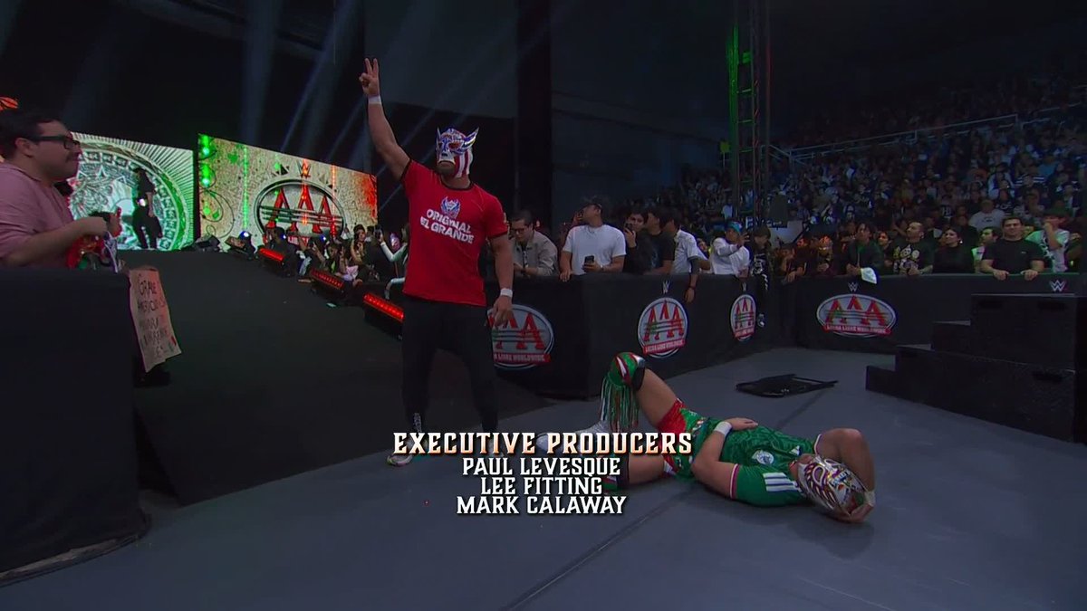 Chad Gable is getting booed out of the arena in Mexico, while Ludwig Kaiser is getting huge cheers as El Grande Americano. Complete opposite reaction compared to the US crowd 😂