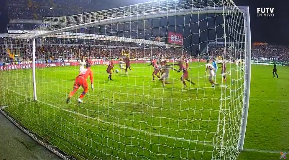 En Alajuelense pedían penal en la última jugada, el VAR dijo no y no llamó a Keylor Herrera