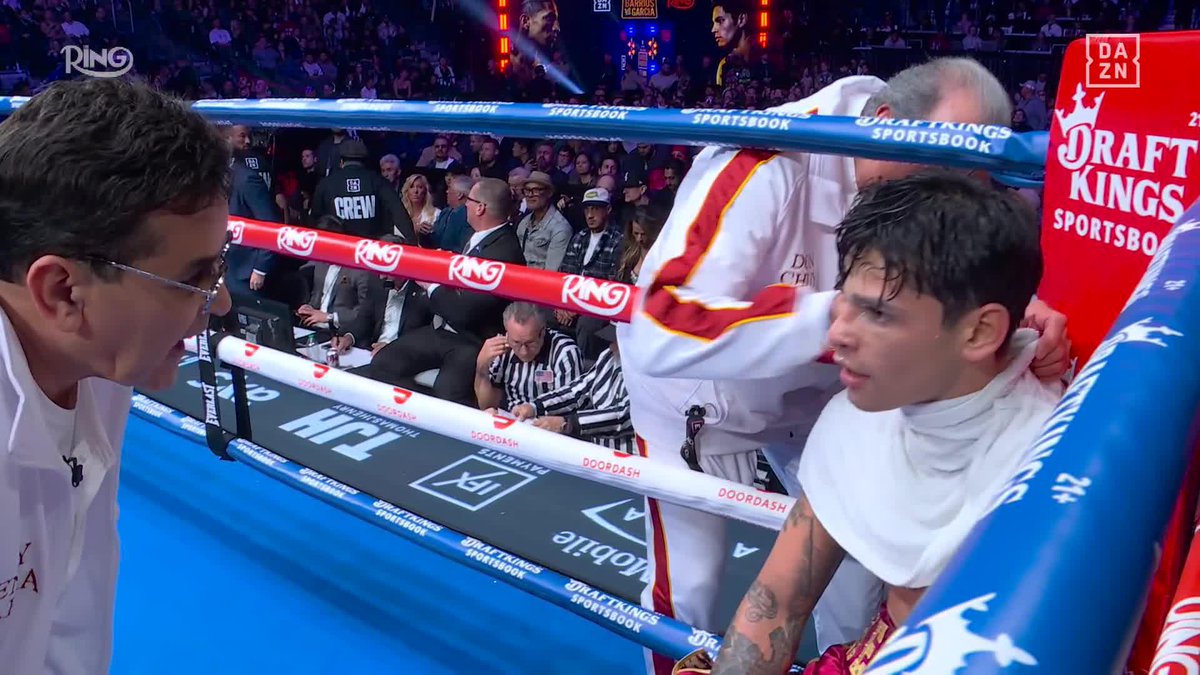 “The Over hand Right is Working!” What do you all think of Henry Garcias instructions in the corner? #BarriosGarcia