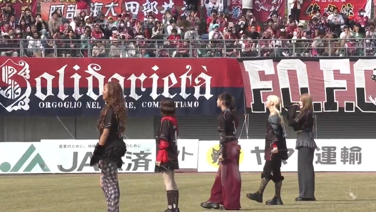 / 🗣「ファジアーノが岡山の街を変えています」 \ Little Glee Monsterの『For Decades』にのせて、試合前から高揚感に包まれたスタジアム💪 #Jリーグ