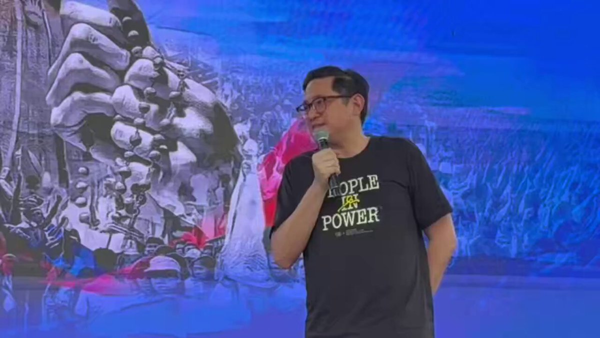 “Ang kabataan ngayon ang lumalaban, ang may pinakamalakas na boses kapag may katiwalian sa gobyerno. Itong henerasyon ngayon ang kukumpleto sa pangako ng EDSA." Ito ang pahayag ni Sen. Bam Aquino sa “Prayer power sa EDSA” sa may EDSA Shrine, ngayon Feb 22. | via Lyza Aquino