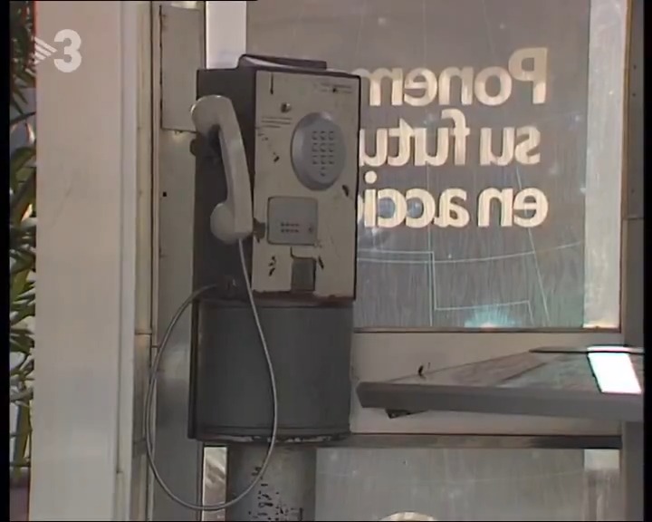 Imatges de recurs de l’any 1986, quan les bústies i les cabines formaven part del nostre dia a dia. Confessa: quants números sabies de memòria?
