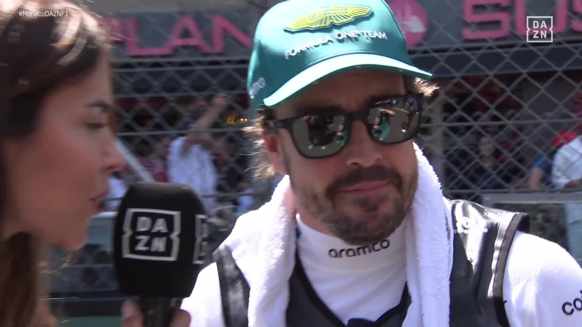 Melissa: "Fernando sales P21 aquí en Melbourne, como te ves para la carrera de hoy" Alonso: "Los ordenadores dicen que el motor no pasa de la vuelta de formación, vamos a ver qué podemos hacer. Espero una batalla con Lance por la P20"