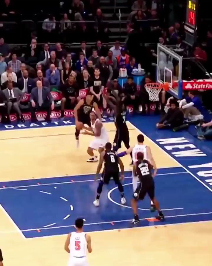 That time Giannis jumped over Tim Hardaway Jr. 😱
