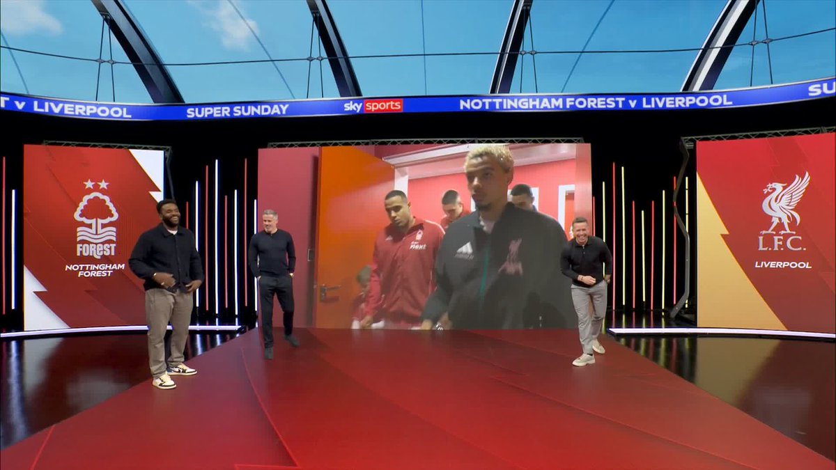 "Big blow!" Jamie Carragher and Darren Bent react as Florian Wirtz is out of the Liverpool starting XI due to injury during warm ups, with Curtis Jones replacing him.