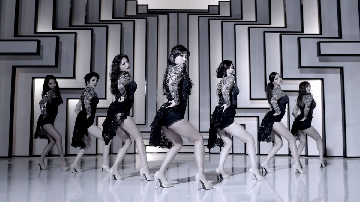 11 years ago today, Rainbow released their 3rd Mini Album ‘INNOCENT’ with title track ‘Black Swan’