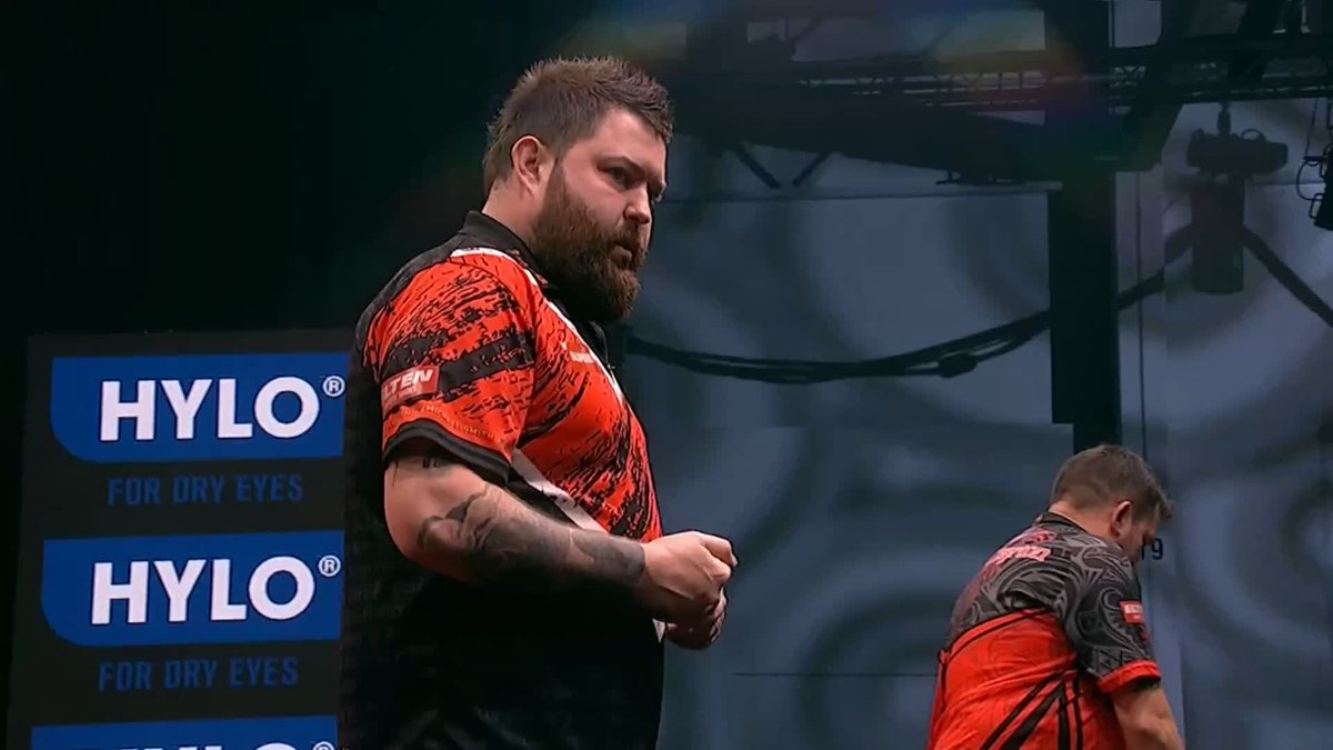 BULLY BOY BEATS CLAYTON! The former World Champion - who was a late call up in Poland - has beaten Jonny Clayton 6-4 to reach the quarter-finals! 📺 #ET1