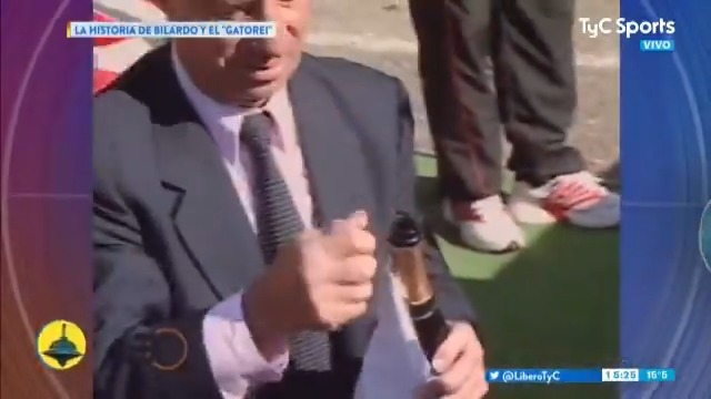 🔙🇦🇷 "NO TIENE BEBIDA ALCOHÓLICA SEÑORITA, TIENE GATOREI" Un día como hoy, pero del año 2004, simplemente el Dr. Carlos Salvador Bilardo y sus mañas.